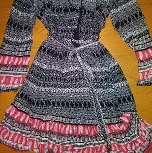 Cute dress- ties around the waist